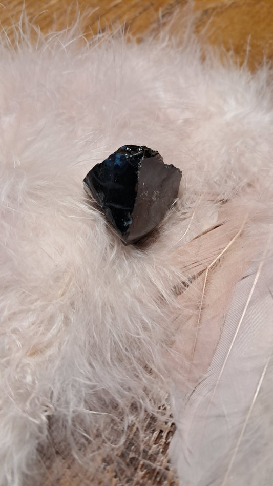 Zwarte Obsidiaan – Bescherming, Aarding & Energetische Zuivering