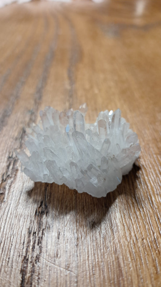 Bergkristal Cluster – Zuiverheid, Helderheid & Energieversterking